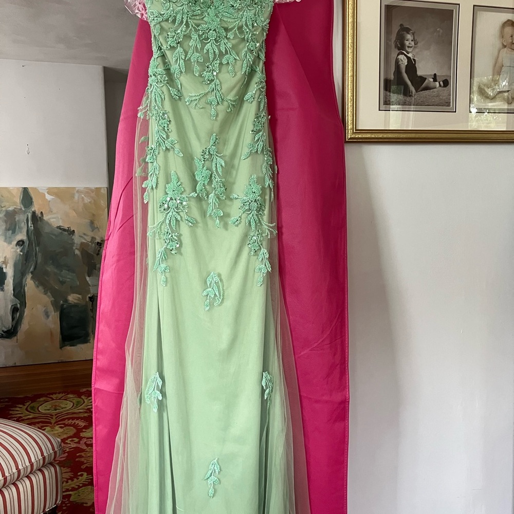 Faviana Green Embellished Sleeveless Sweetheart Gown